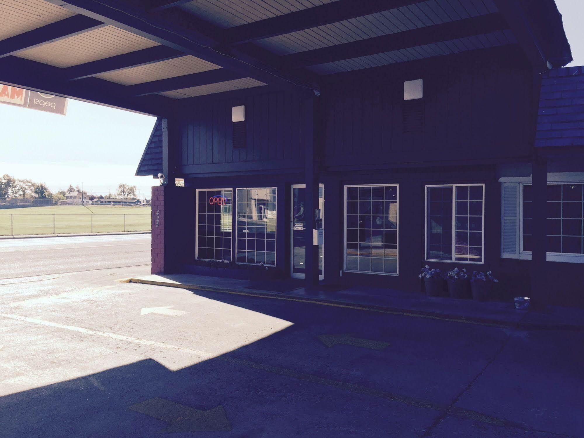 Rodeway Inn Hermiston - Umatilla Exterior photo